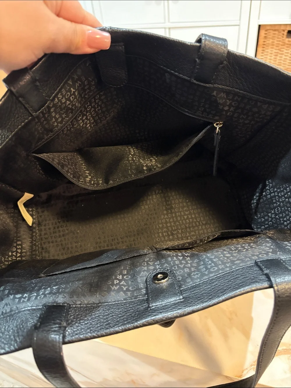 Kate Spade Hunts Place Roselyn Tote Bag in Black